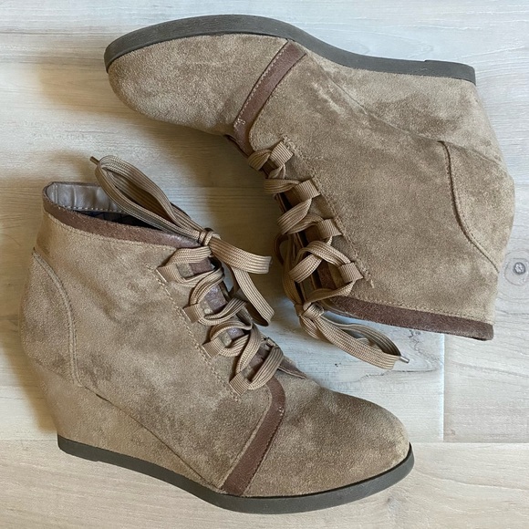 MADDEN GIRL • “Dukkee” Faux Suede Lace Up Wedge Ankle Boots - Size 8.5 - Picture 13 of 16